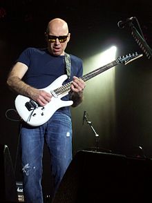 220px-Satriani_2010_13_12_1112.jpg