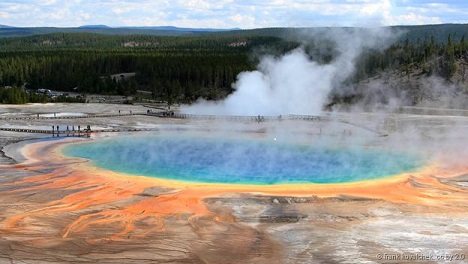 Grand prismatic spring Yellowstone.jpg