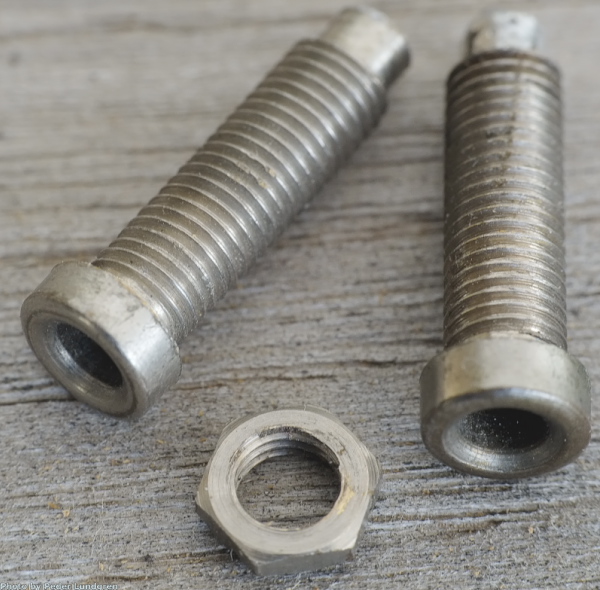 Speaker terminals.jpg