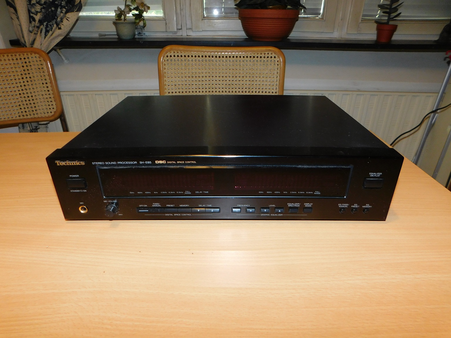 Technics Stereo Sound Processor SH-E85 helt död.jpg