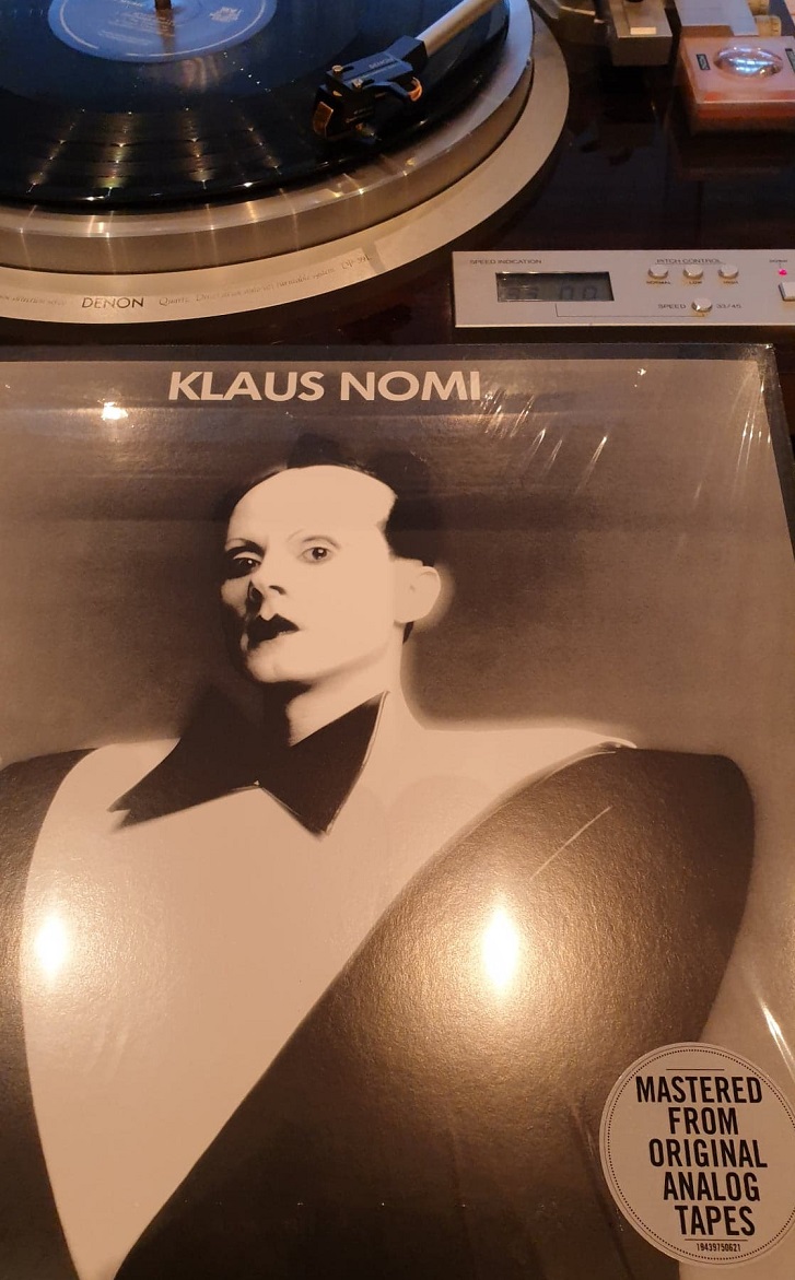 klausnomi.jpg