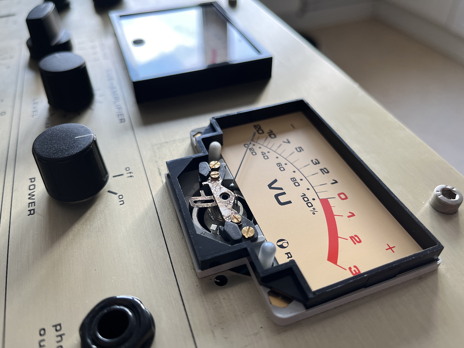 Rodec SM300 vu meter.jpg