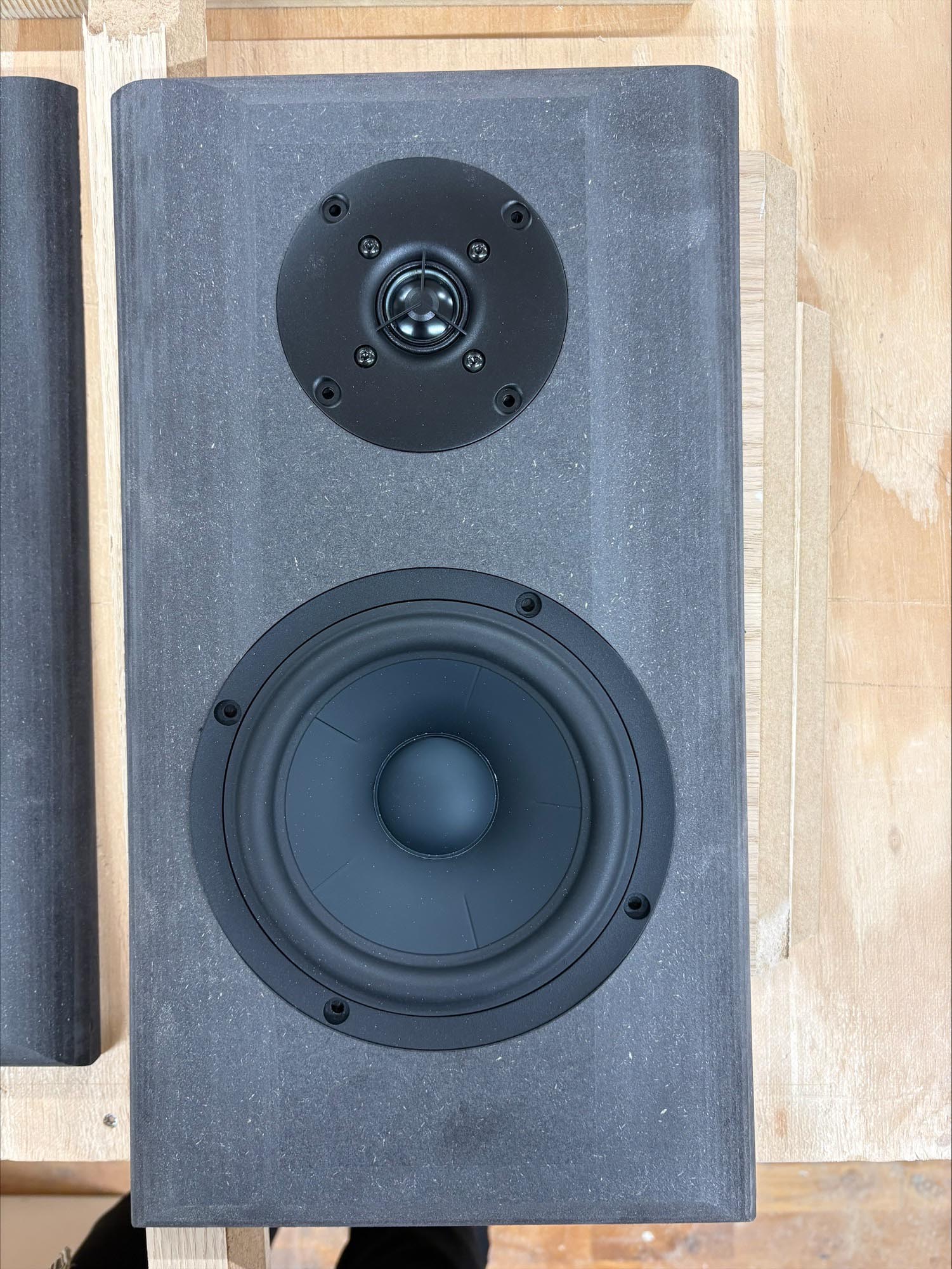 baffel med element ifällda.jpg