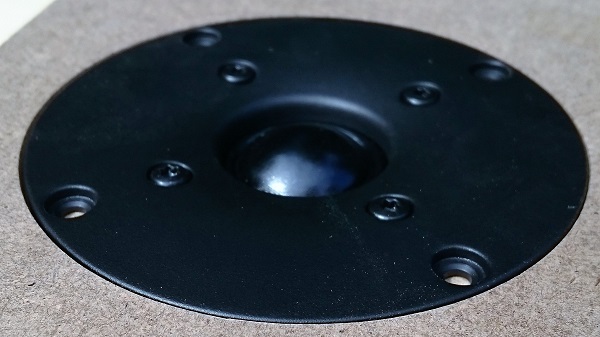 JB4 Diskant i försänkt hål.jpg