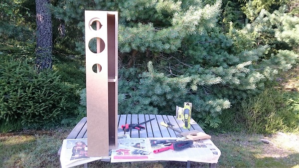 JB4 Låda med fräst baffel före slutmontering.jpg