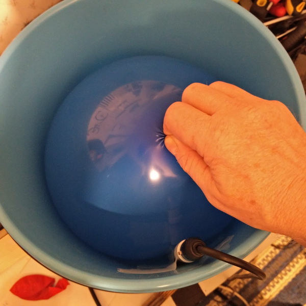 IMG_mick i hink blå ballong.jpg