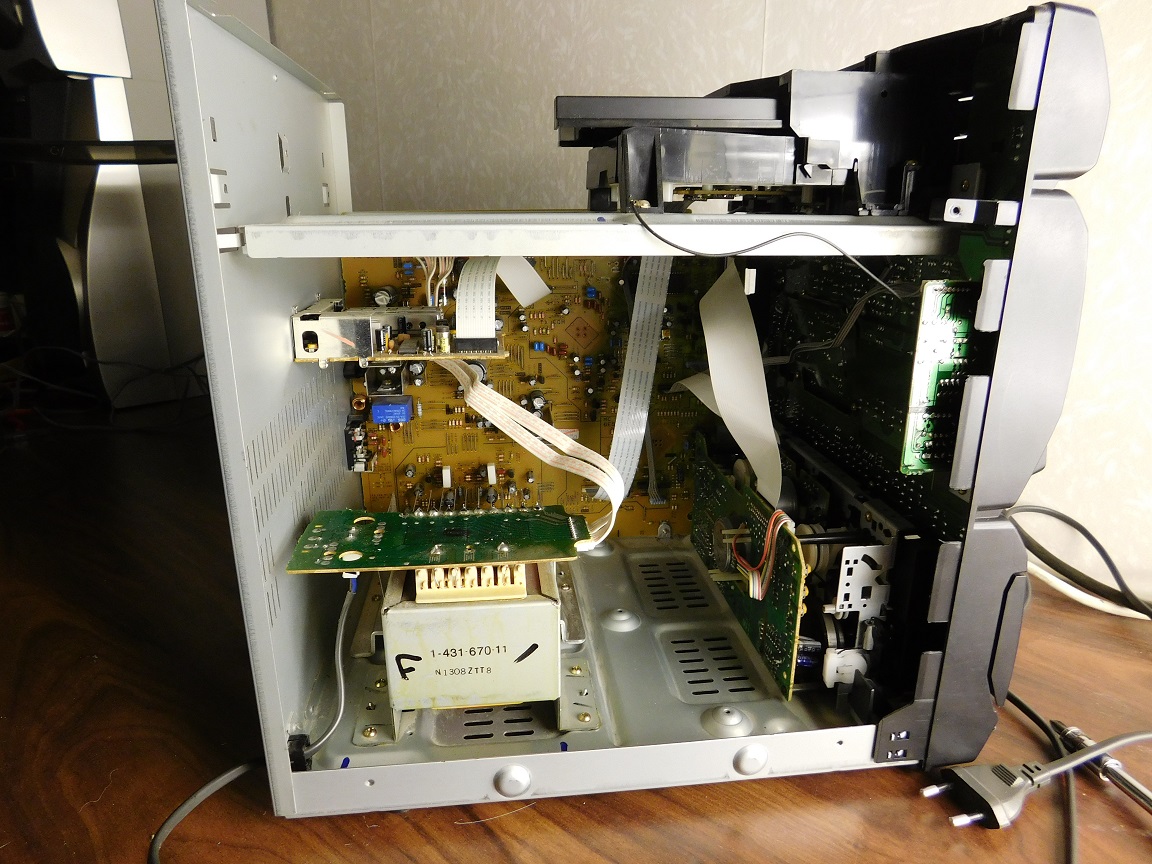 Sony MHC-RX50 inside small.jpg